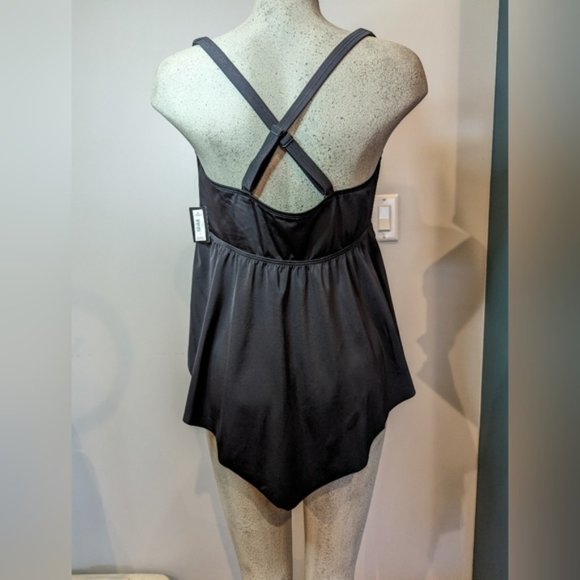 Torrid Black Wireless V-Neck Tankini - Picture 7 of 7